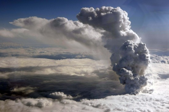 冰島火山灰使北歐成禁飛區(qū)數(shù)十萬旅客受阻(圖)