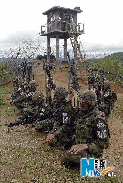 韓國軍隊(duì)在韓朝邊界舉行軍演(組圖)