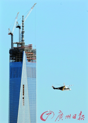 美警用直升機(jī)在空中巡邏。