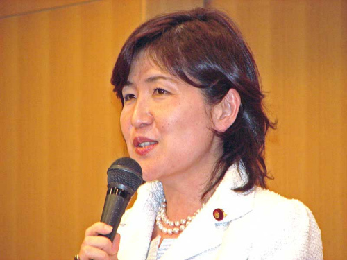 日本行政改革大臣稻田朋美參拜靖國神社（圖）