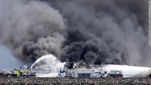 生還者講述墜機(jī)：空乘被甩到機(jī)尾 頭撞向天花板