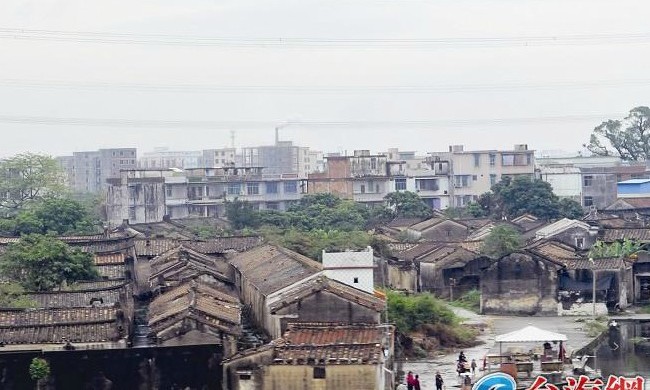 首趟深廈鐵路試運(yùn)行 動(dòng)車外風(fēng)景如畫(huà)