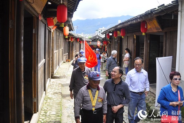 長(zhǎng)汀縣鐘屋村紅軍街保存完好，成了紅色旅游的熱點(diǎn)。 吳隆重 攝