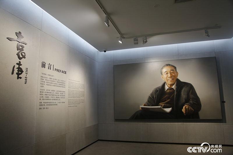 蛇口改革開放博物館展覽《袁庚》形象地展示袁庚同志追求解放、銳意改革、奉獻(xiàn)國家的頗有傳奇色彩的一生。