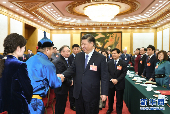 3月5日，中共中央總書記、國家主席、中央軍委主席習(xí)近平參加十三屆全國人大二次會議內(nèi)蒙古代表團(tuán)的審議。 新華社記者 謝環(huán)馳 攝