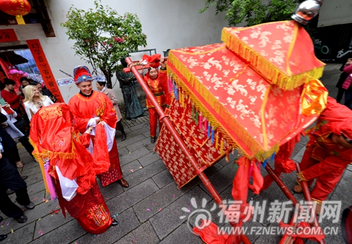 董執(zhí)誼故居上演跨國(guó)婚禮　澳大利亞新郎花轎迎親