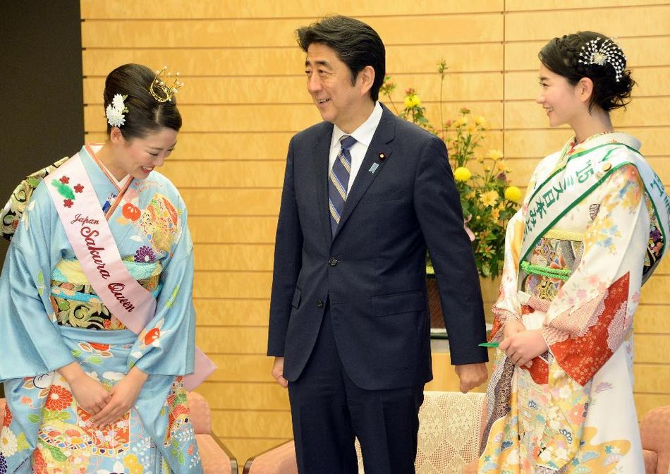 安倍接見日本櫻花女王、綠色女神